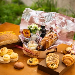 Cesta de Café da Manhã Pétala de Rosa